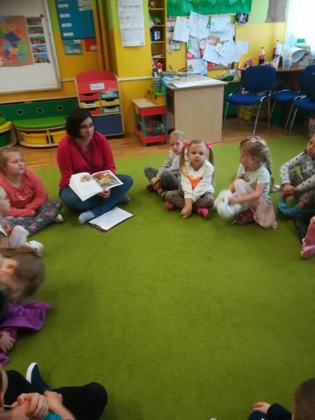 Zajęcia biblioteczne  w SŁONECZKACH